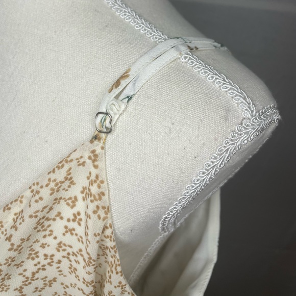 Floral Cross Front Peplum Blouse With Adjustable Straps - Picture 5 of 6